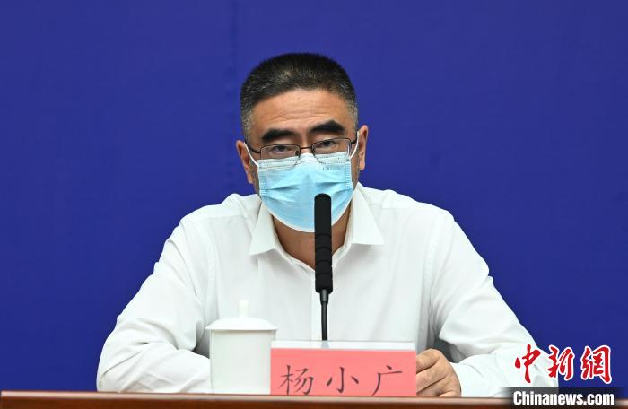 成都市政府副秘書長、市衛(wèi)健委主任楊小廣?！“苍?攝