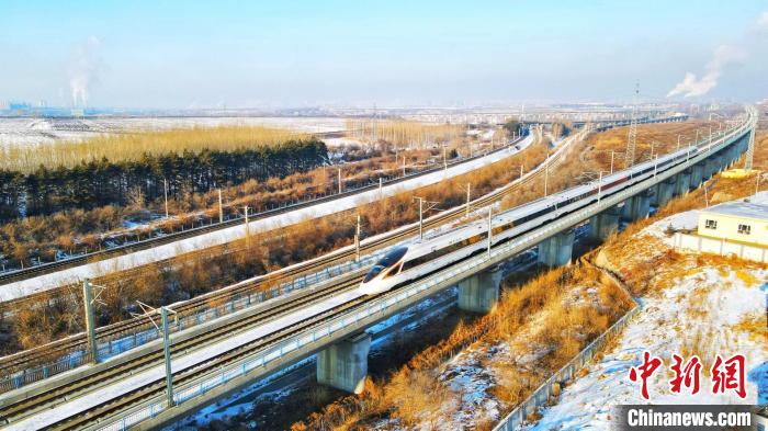 動車組列車在運(yùn)行中?！」F提供