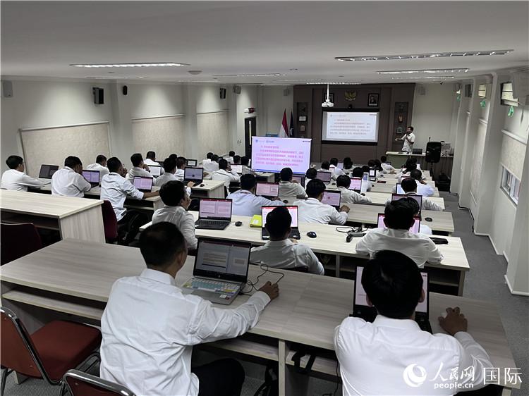 學習現(xiàn)場。人民網(wǎng)記者 張杰攝