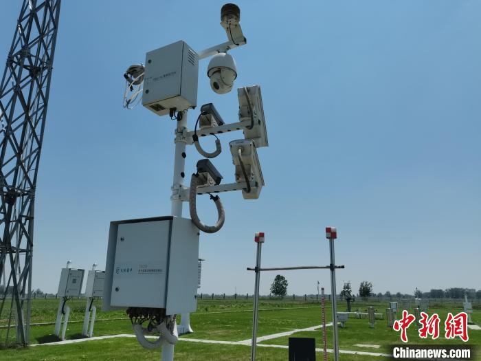 壽縣國(guó)家氣候觀象臺(tái)內(nèi)各種觀測(cè)設(shè)備?！侨?攝