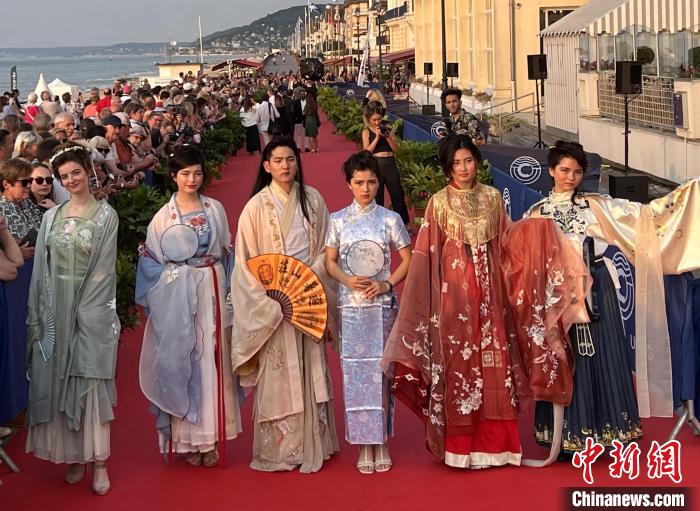 當(dāng)?shù)貢r(shí)間6月16日，2023年卡布爾電影節(jié)中國(guó)日活動(dòng)舉行?！≈鬓k方供圖