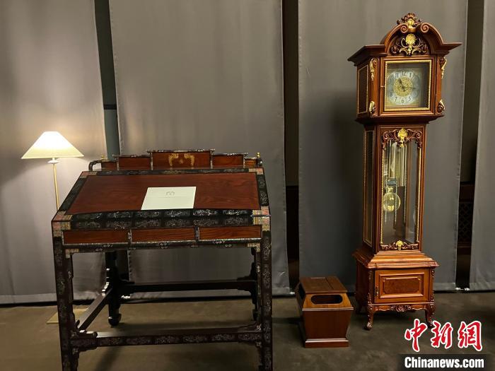 圖為春秋館展覽陳設(shè)的青瓦臺家具?！⑿?攝