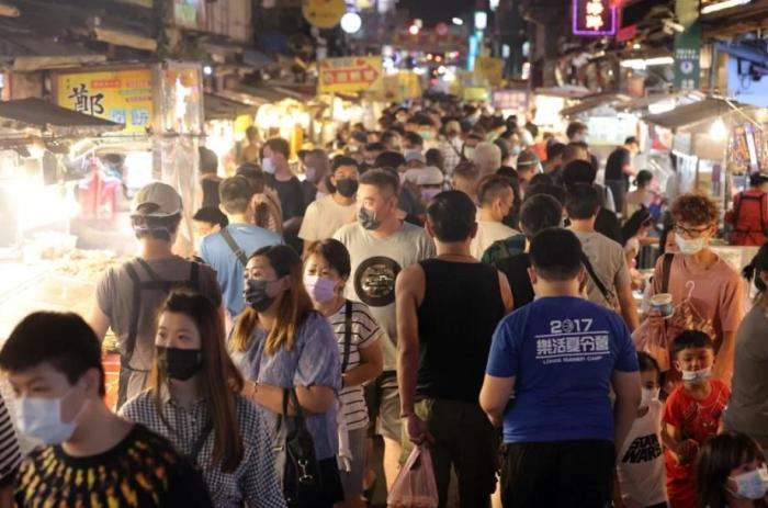 冰粉、雙皮奶、螺螄粉……臺(tái)網(wǎng)友發(fā)帖：臺(tái)灣街頭越來(lái)越多大陸小吃