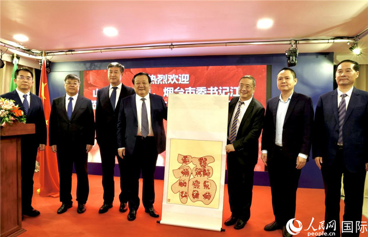 參加座談會的主要嘉賓合影留念。人民網(wǎng)記者宋亦然攝