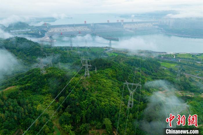 三峽輸電線路。　何偉 攝