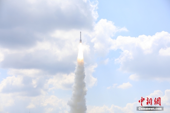 北京時間 2023年9月10日12時30分，中國在太原衛(wèi)星發(fā)射中心使用長征六號改運載火箭，成功將遙感四十號衛(wèi)星發(fā)射升空，衛(wèi)星順利進入預(yù)定軌道，發(fā)射任務(wù)獲得圓滿成功。該衛(wèi)星主要用于開展電磁環(huán)境探測及相關(guān)技術(shù)試驗。此次任務(wù)是長征系列運載火箭第487次飛行。王曉虎 攝