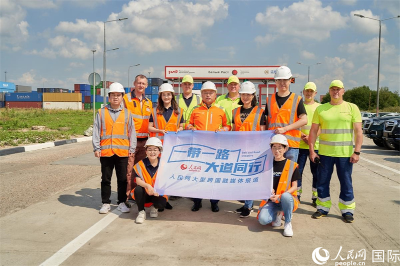人民網記者在莫斯科別雷拉斯特物流中心采訪。
