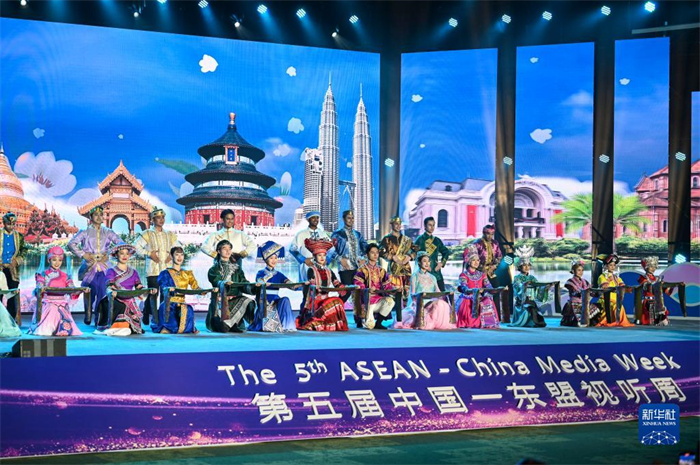 10月21日，在馬來西亞行政首都普特拉賈亞，演員在第五屆中國—東盟視聽周開幕活動上表演。新華社記者 程一恒 攝