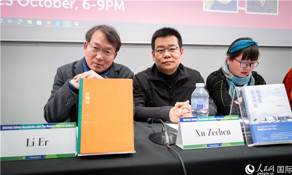 作家李洱、徐則臣分別以自己的作品為基礎(chǔ)，介紹了鄉(xiāng)土文學(xué)和城市文學(xué)。郭錦標(biāo)攝