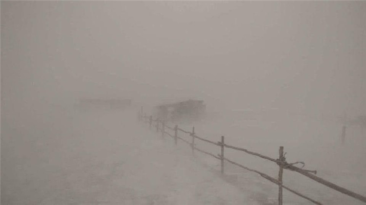 2023年11月4日，蒙古國(guó)部分省份發(fā)生暴風(fēng)雪天氣。蒙古國(guó)緊急情況總局官網(wǎng)圖片