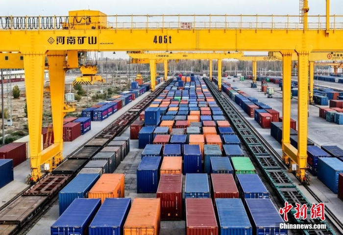 資料圖：霍爾果斯鐵路口岸有序排列的集裝箱。(無人機照片)<a target='_blank' href='/' ><p  align=