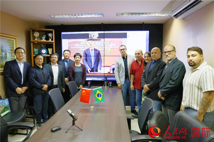 參與備忘錄簽署儀式的嘉賓合影。人民網(wǎng)記者 陳海琪攝