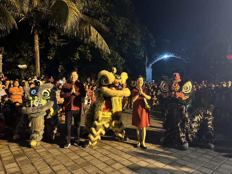 舞獅表演。巴陵康孔子學(xué)院供圖