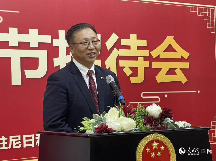 中國(guó)駐尼日利亞大使崔建春致辭。人民網(wǎng)記者 姜宣攝