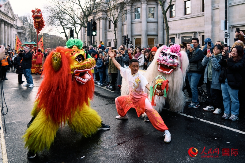 倫敦新春慶典現(xiàn)場。人民網(wǎng) 郭錦標、楊浩鵬攝