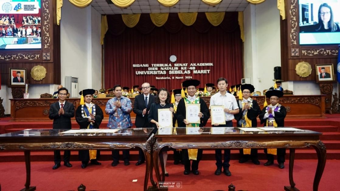 西華大學、三一一大學、印尼鋰源新材料有限公司、四川鋰源新能源有限公司四方共同簽署國際合作協(xié)議。印尼三一一大學孔子學院供圖
