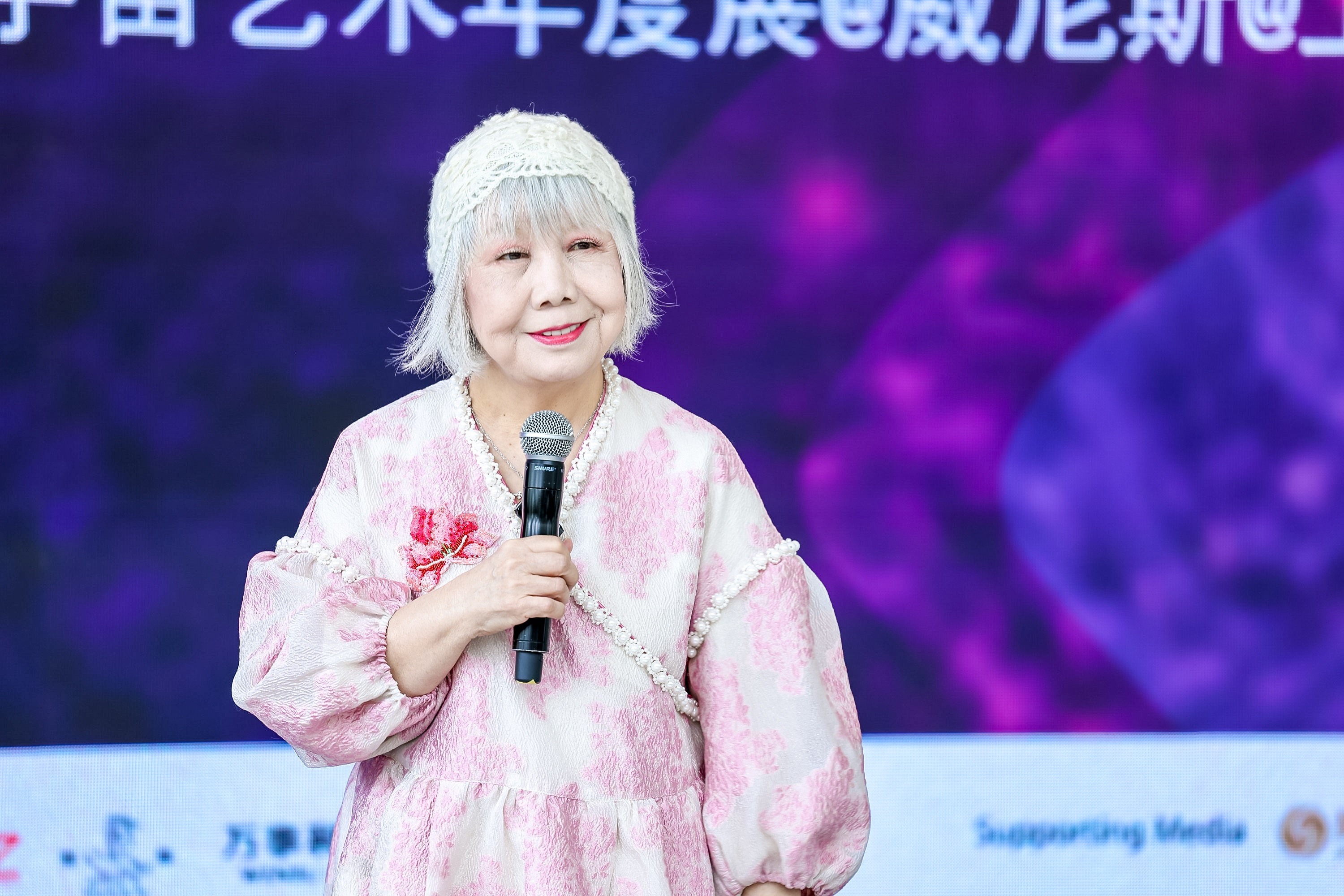 圖3：資深策展人、藝評家、臺北實踐大學教授陸蓉之致辭（圖片：鳳凰中心）