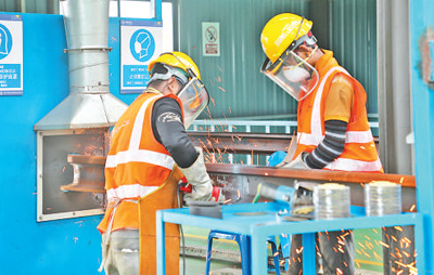 中企承建的馬東鐵項目創(chuàng)造就業(yè)機會超過1.8萬個，合作的當?shù)仄髽I(yè)超過1900家——為促進馬來西亞東西海岸互聯(lián)互通貢獻力量（共建“一帶一路”第一現(xiàn)場）