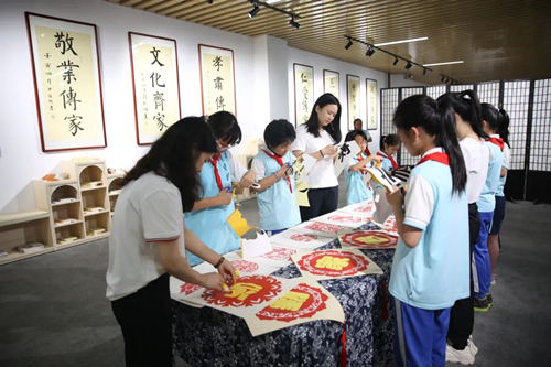 1、長(zhǎng)沙市雨花區(qū)校園清廉家風(fēng)館開館。受訪單位供圖