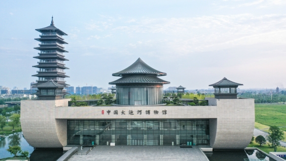  運(yùn)河畔的揚(yáng)州中國(guó)大運(yùn)河博物館。 齊立廣攝