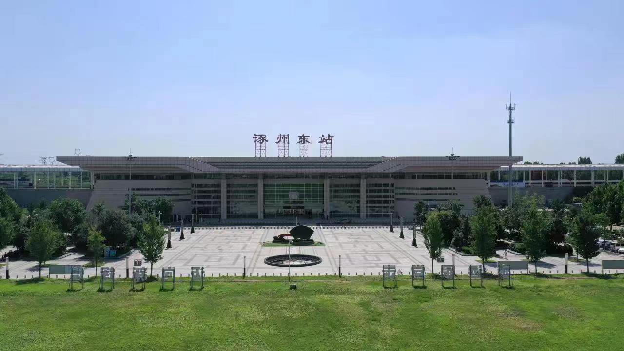 通勤專列高鐵始發(fā)站涿州東站。 熊華明、王聚言攝