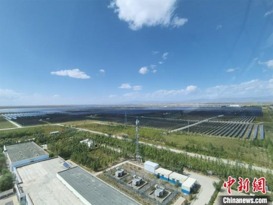  圖為塔拉灘光伏產(chǎn)業(yè)園區(qū)?！∑钤鲚怼z
