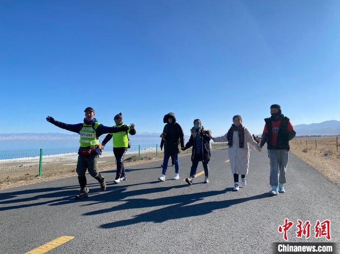 圖為徒步現(xiàn)場。　李江寧 攝