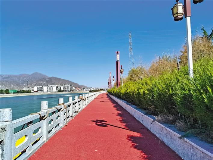 圖為濱河體育公園自行車車道。.jpg
