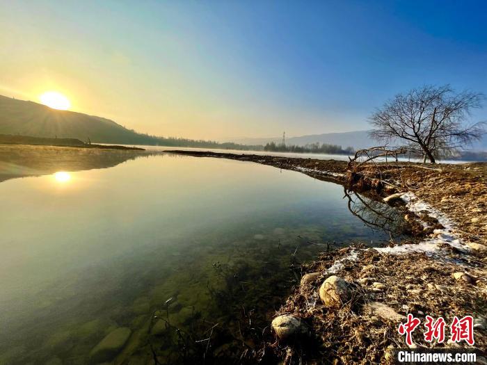圖為青海省化隆縣黃河濕地景色?！±钣穹?攝