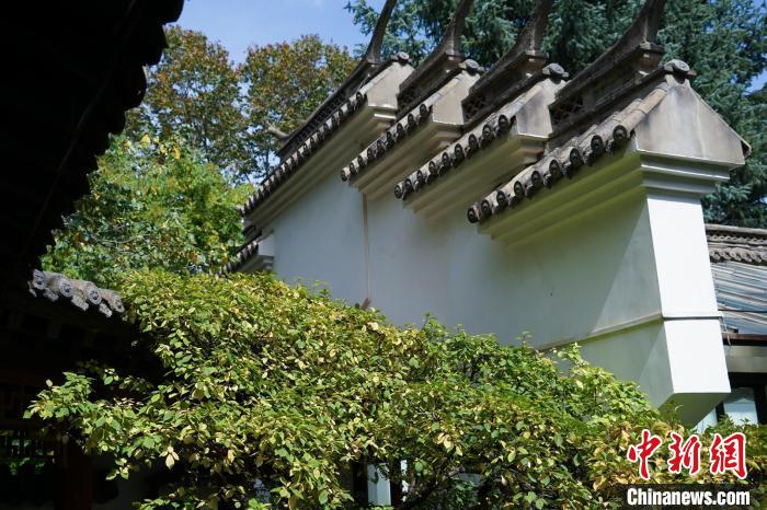 圖為西寧園林植物園內(nèi)的蘇式風(fēng)格建筑。　馬銘言 攝