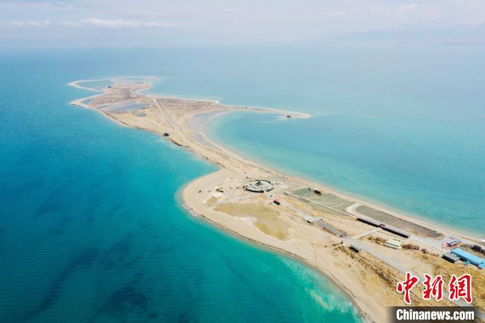 圖為青海湖?！±罱瓕?攝