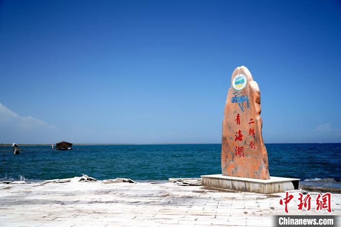 圖為青海湖景區(qū)一角?！O睿 攝