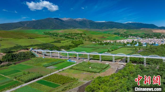 圖為引大濟(jì)湟西干渠的渡槽。(資料圖) 青海省水利廳 供圖
