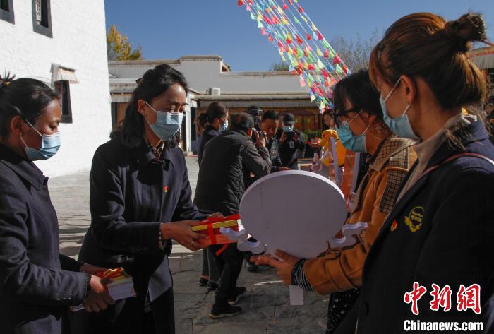 西藏布達(dá)拉宮雪城聯(lián)合學(xué)校啟動愛國主義實(shí)踐教育