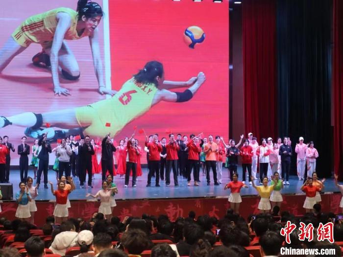 2023年全國青少年女排集訓閉幕式現(xiàn)場?！√旖蝮w育學院供圖