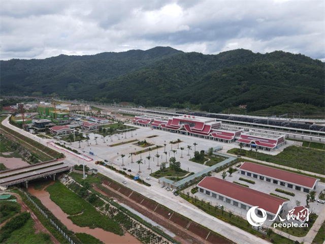 航拍云南磨憨口岸。 人民網(wǎng)記者 符皓攝