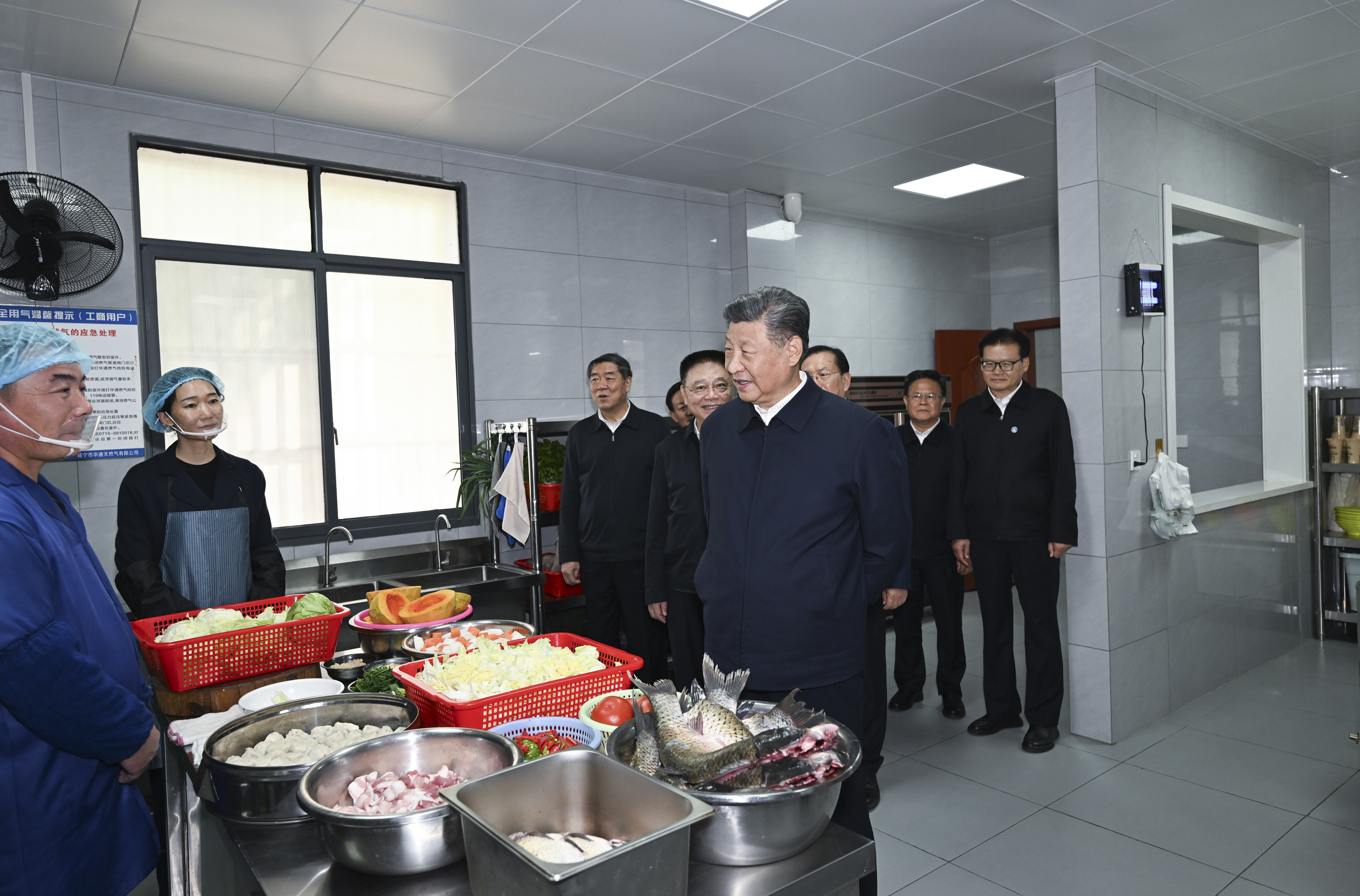 2024年11月5日，習近平總書記在湖北省咸寧市嘉魚縣潘家灣鎮(zhèn)四邑村考察。