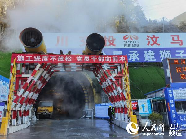 獅子坪隧道口。郭瑩 攝