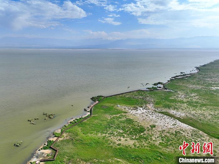 圖為航拍都蘭湖國(guó)家濕地公園?！∑钤鲚?攝