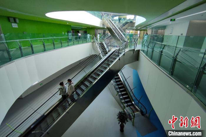 圖為西藏自治區(qū)婦產(chǎn)兒童醫(yī)院內(nèi)景。　江飛波 攝