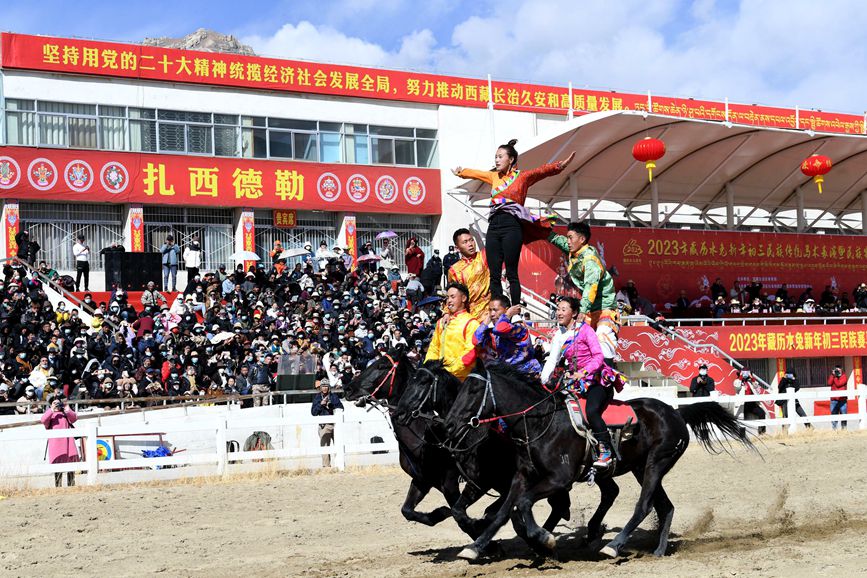 藏歷新年，精彩的馬術(shù)表演。潘多攝