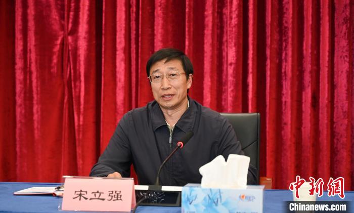 圖為西藏自治區(qū)黨委組織部副部長(zhǎng)、第十批援藏干部人才總領(lǐng)隊(duì)宋立強(qiáng)致辭。