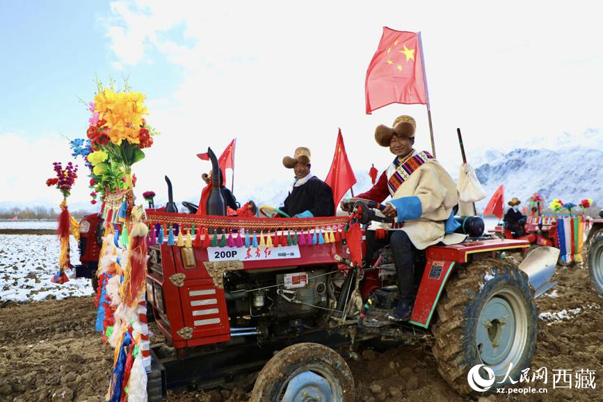 拉薩市墨竹工卡縣唐加鄉(xiāng)莫沖村的春耕儀式現(xiàn)場(chǎng)。人民網(wǎng) 次仁羅布攝