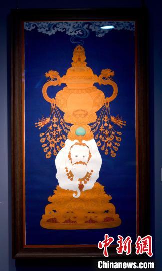 圖為5月16日，展覽中的新創(chuàng)唐卡作品《瑞象承香》?！±盍?攝