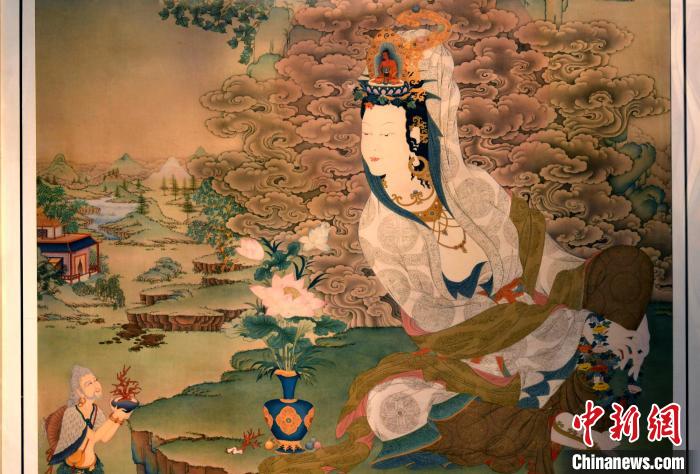 圖為5月16日，展覽中新創(chuàng)唐卡作品《靜息觀音》(局部)?！±盍?攝