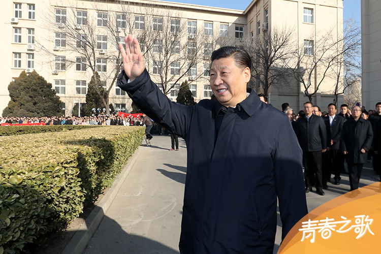 2019年1月17日，習(xí)近平在天津南開大學(xué)向?qū)W生揮手致意。